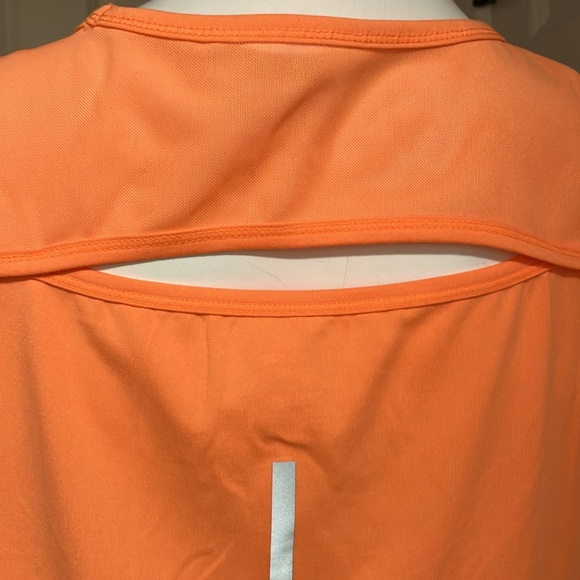 Reebok Athletic/Athleisure Tee, NWT! - Picture 5 of 10